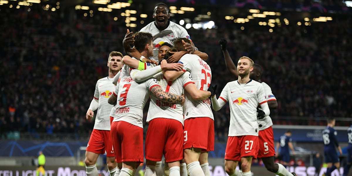 开云在线-上海申花训练开放日，关键时刻豪取连胜引欢呼，德国杯在即，阵容厚度经受考验(上海申花今天新闻)