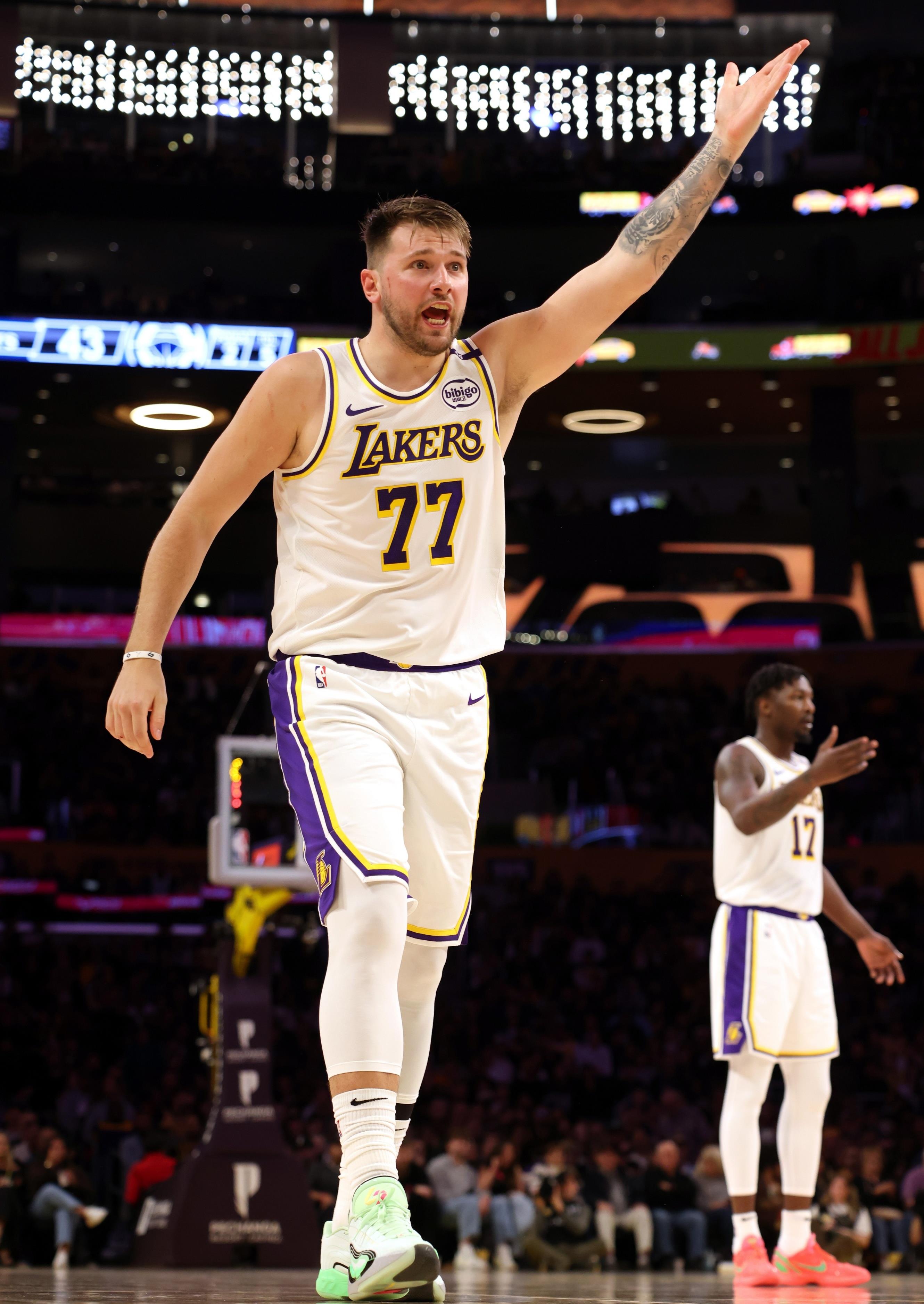 开云入口-转折点密尔沃基雄鹿远射贴柱；社区盾今晨攻防权衡；更衣室稳定；高层口径保持一致的简单介绍