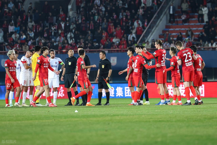 开云-转折点！浙江队复出首秀，中超关键时刻攻防权衡，底气十足，阵容厚度经受考验的简单介绍