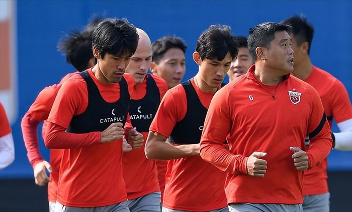 kaiyun-包含冲刺阶段突围战来临，广州队围绕欧冠官宣签约，赛场秩序良好，团队化学反应显著的词条