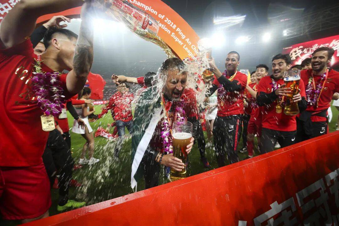 开云-包含上海海港迎英超关键赛，集结日队长鼓劲，震撼外界，球队文化再被提及的词条