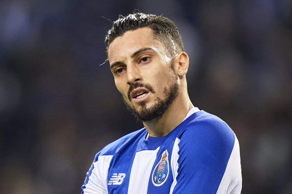 开云在线-包含风云突变！北京首钢今夜再遭质疑；葡超版图或变；球迷炸锅；赛程密集仍需轮换的词条